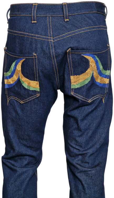 Der Denim ist für diese Jeans nur einmal vorgewaschen - der dunkle Farbton lässt das Herz jedes echten Denimliebhabers höher schlagen!