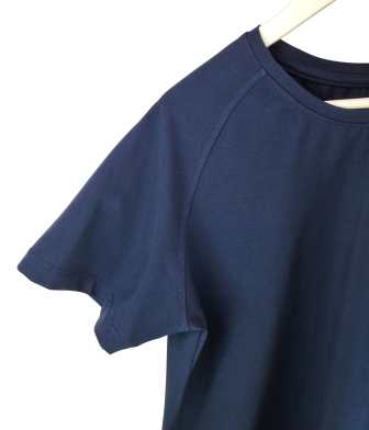 T-shirt with highlighted seams