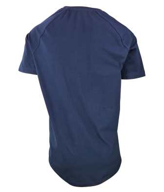 T-shirt with highlighted seams